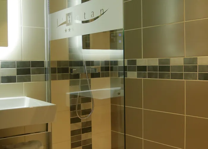 L'hotan Отель Порте-сюр-Гарон